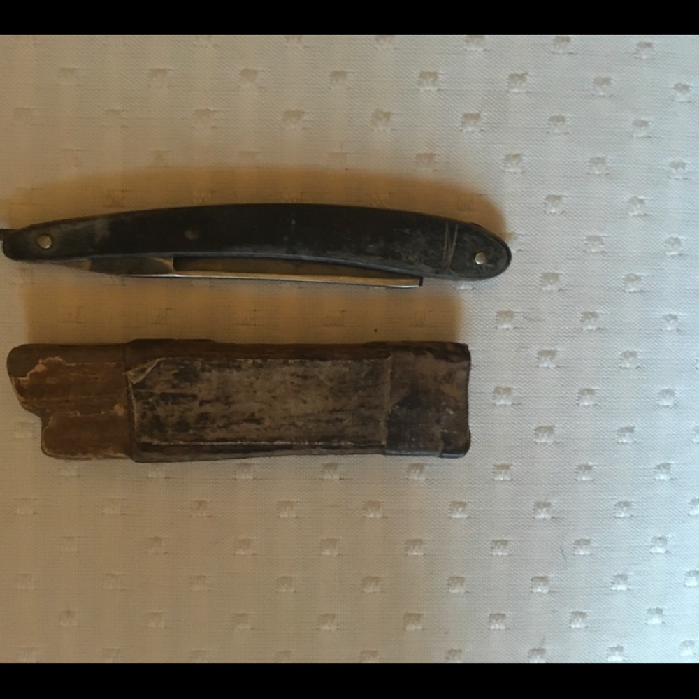 Antique Straight Edge Razor & Case - Picture 4 of 6